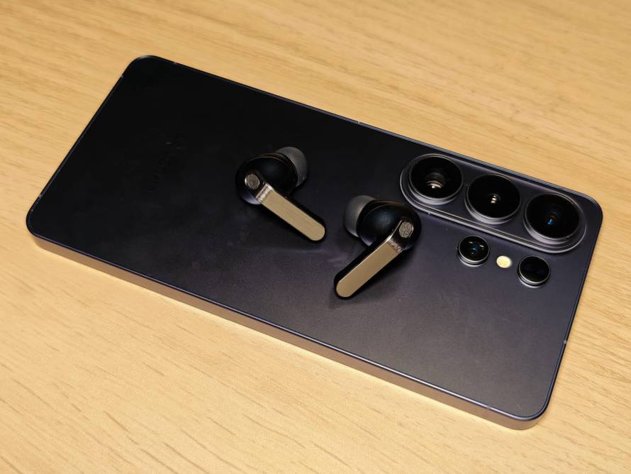 VIDEO Testirali smo Galaxy Buds 4 Pro: Fantastičan zvuk i izgled, najviše vole društvo Samsunga