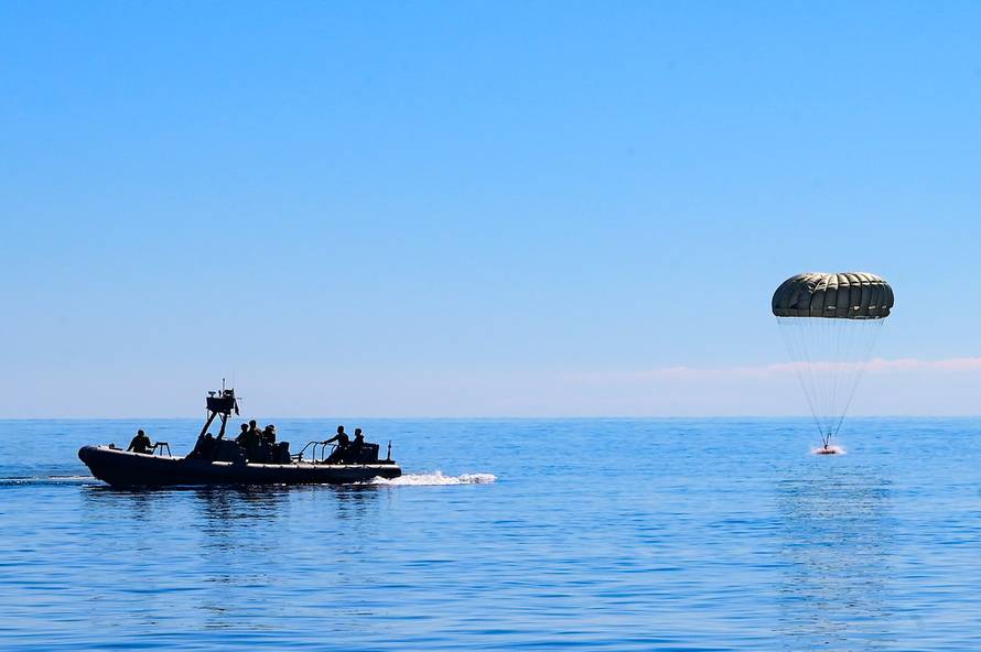 FOTO Pogledajte zajedničku vježbu hrvatskih i američkih specijalaca u Udbini i na moru