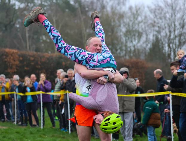 Utrka nošenja supruga u Dorkingu