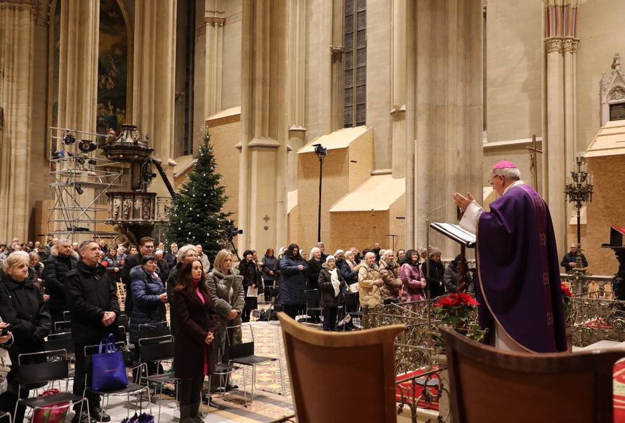 FOTO Prva zornica u obnovljenoj Zagrebačkoj katedrali