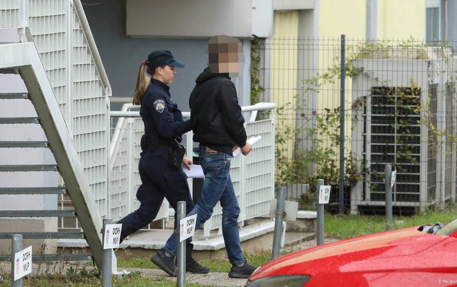 Zagreb: Privođenje osumnjičenog za požar u Vjesniku