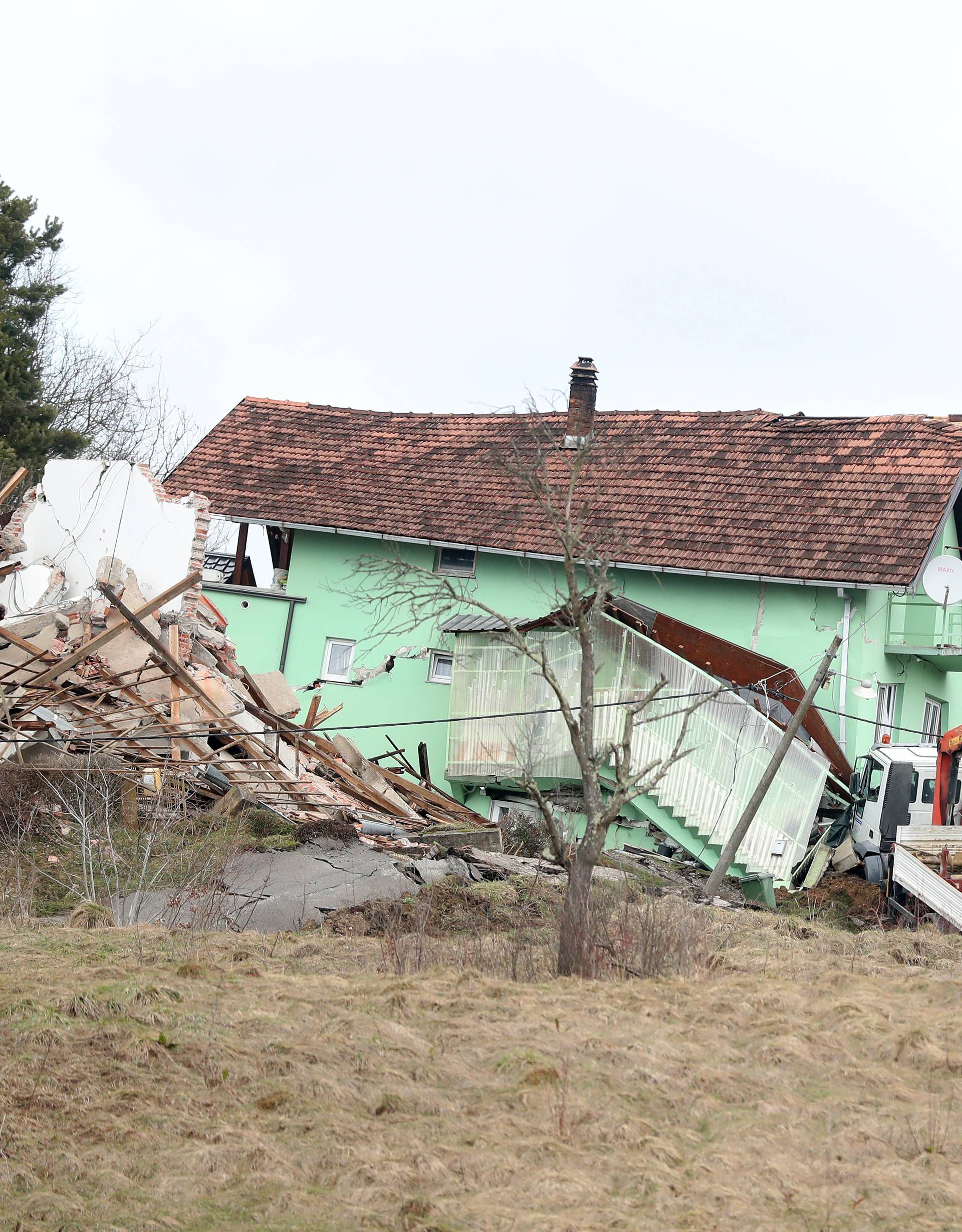 'Kuća se počela rušiti. Zaletio sam se i skočio s prvog kata...'