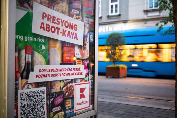 Reklama na filipinskom jeziku u centru Zagreba