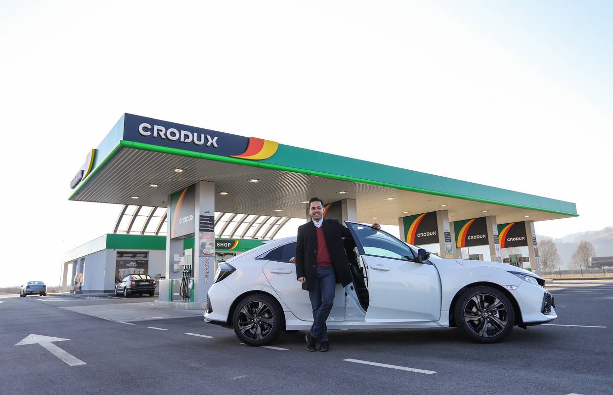 Sretni dobitnik preuzeo automobil Hondu Civic!