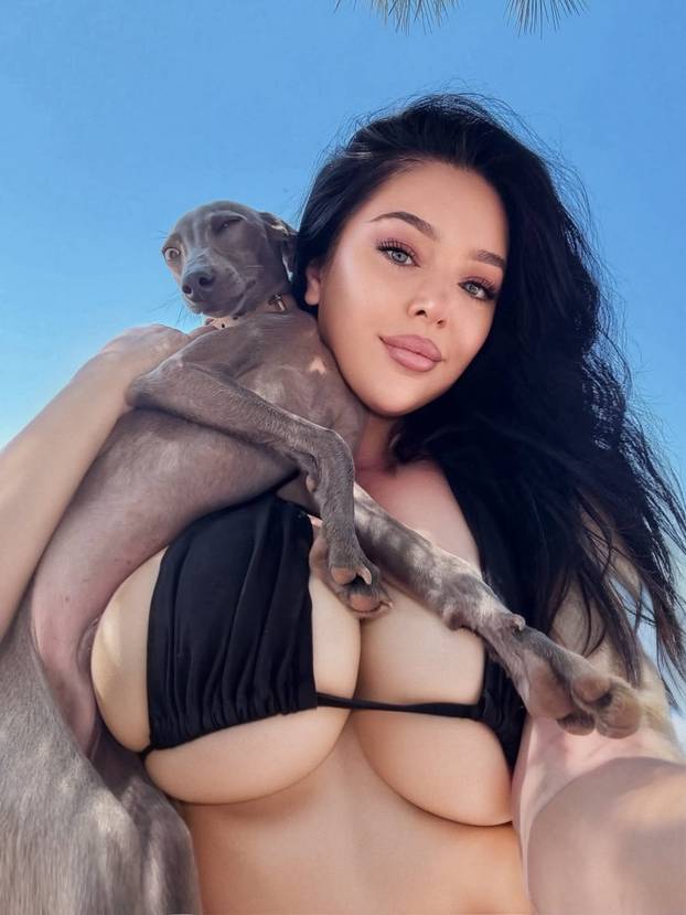 Mini bikini i vrući prizor s plaže: Bujnoj Slavonki Claudiji samo su školjkice prekrile bradavice...