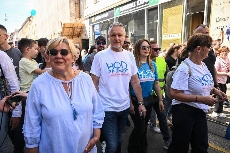 Zagreb: Marko Perković Thompson i supruga Sandra sudjelovali u Hodu za život