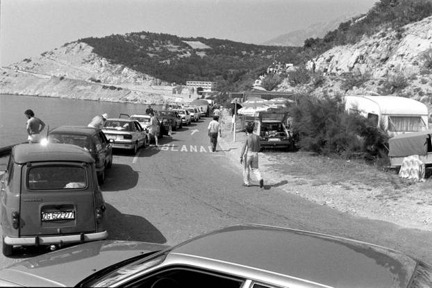 Prometne gužve prema trajektnoj luci u Jablancu, srpanj 1990.