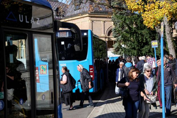 Zagreb: Svi sveti groblja poznatih osoba