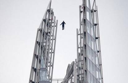 Iluzionist Dynamo je 'levitirao' iznad najvišeg nebodera u EU