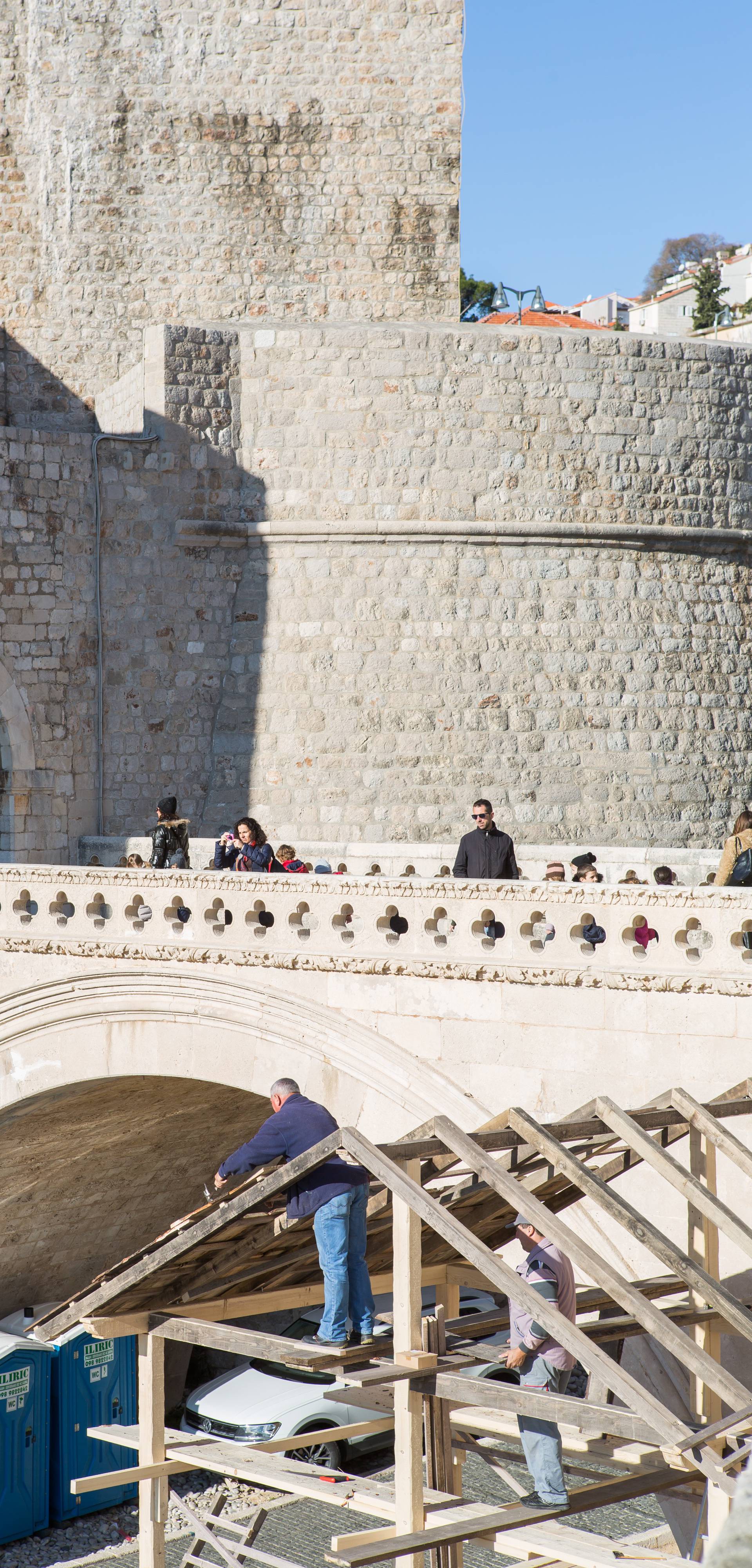 Počelo je: Dubrovnik se polako sprema za doček Robina Hooda