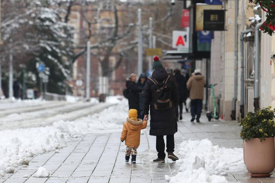 Snježni pokrivač je zabijelio je Osijek