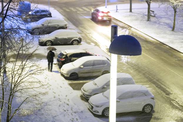 Zagreb: Grad se probudio pod bijelim pokrivačem