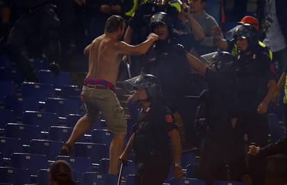 Kaos u Rimu: Ruski huligani divljali su na stadionu Rome