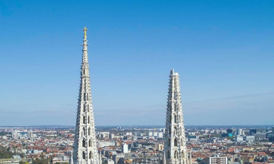 Zagreb: Fotografija katedrale iz zraka nakon potresa u kojemu je oštećen desni toranj