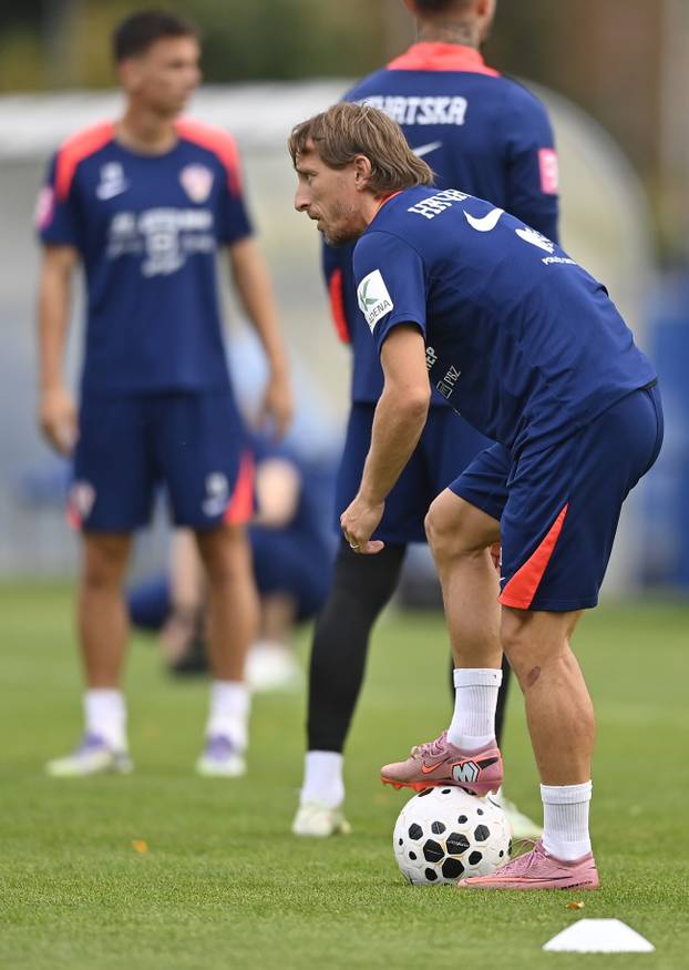 Zagreb: Hrvaski nogometni reprezetativci odradili trening na Maksimiru