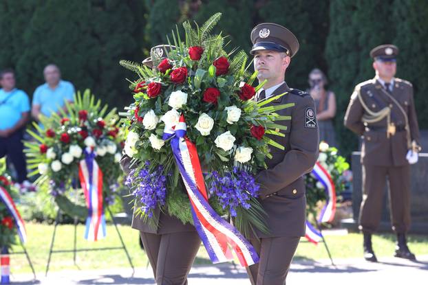 Vukovar: Polaganje vijenaca na Memorijalnom groblju povodom obilježavanja Dana sjećanja na nestale