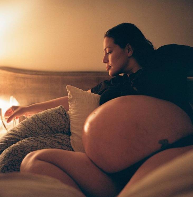 Ashley Graham objavila prvu fotografiju blizanaca i otkrila neobična imena koja im je dala