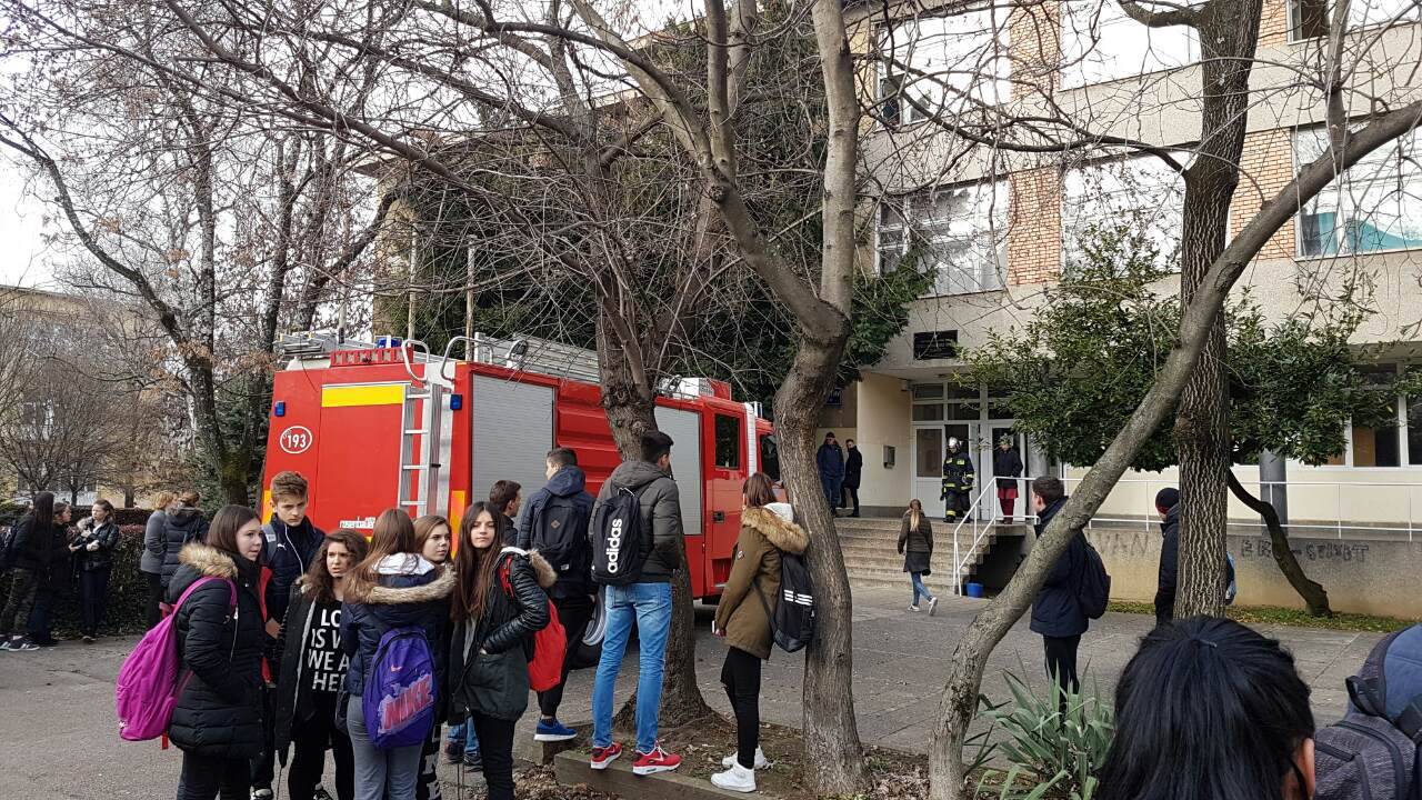 Evakuirali  su školu u Zagrebu: "Na nastavi smo osjetili plin"