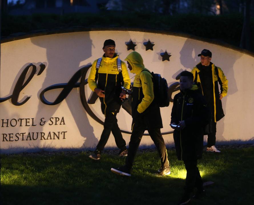 Explosions near bus carry Borussia Dortmund squad
