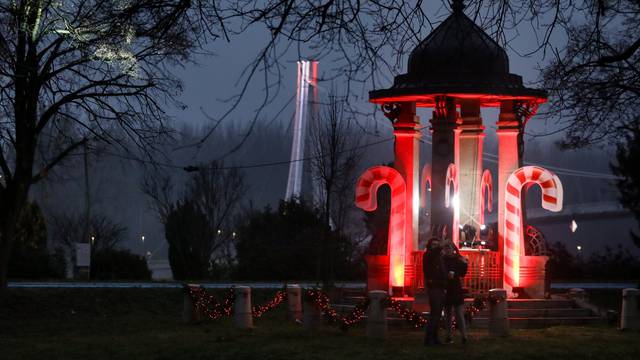 Adventiranje u Osijeku uz šetnju gradom pod blagdanskim svjetlima