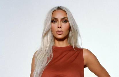 Kim Kardashian otkrila poprsje i zaključila: 'Tijelo mi je savršeno i zbog toga sam najbolji model'