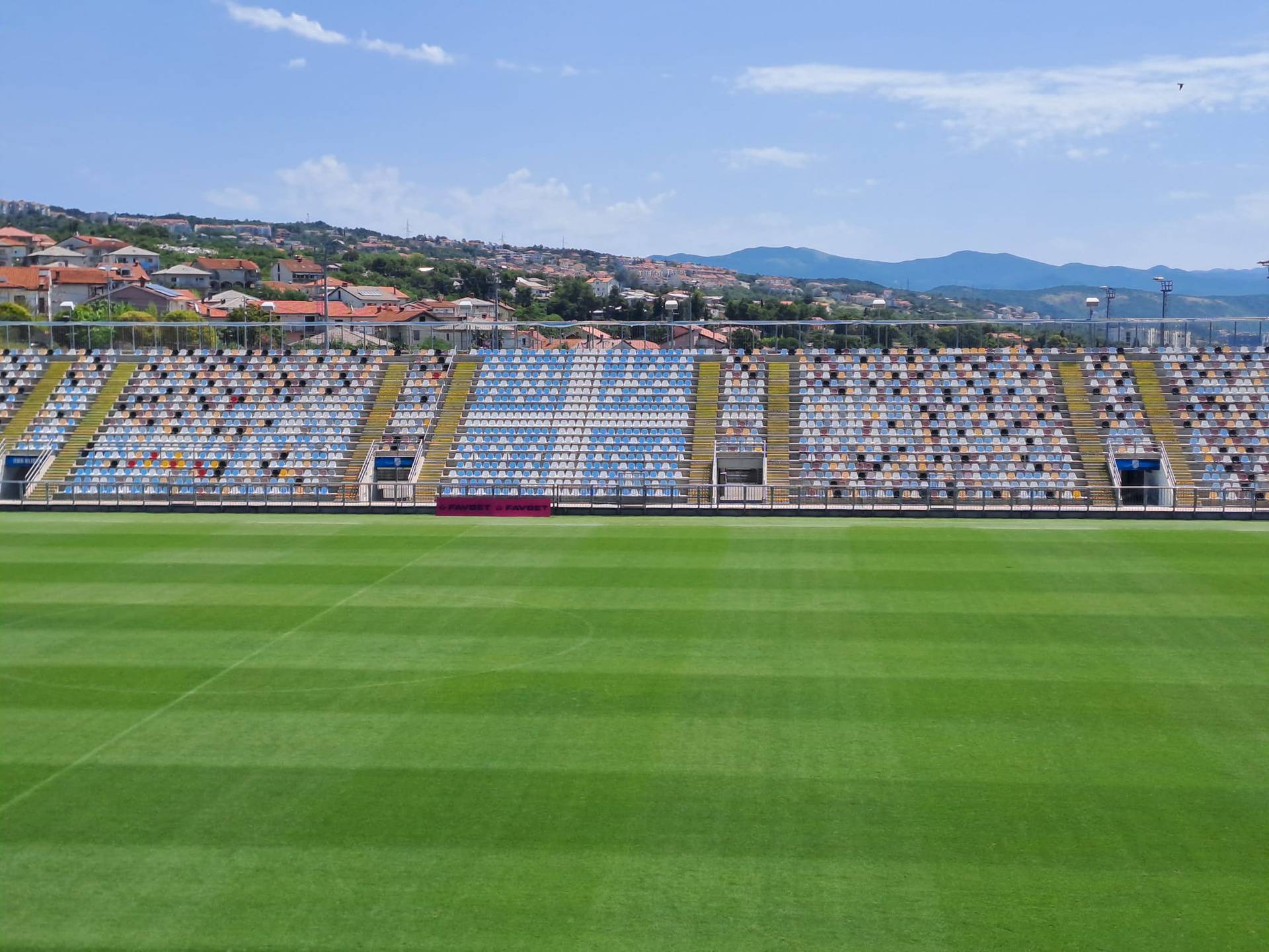 Rijeka obnovila tribinu nakon nereda u Kupu, stiže Prosinečki: 'Napad na Dinamo? Neozbiljno'