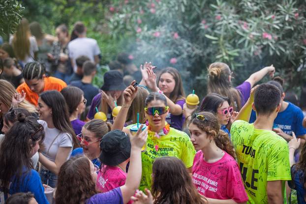 Dubrovnik: Dubrovački srednjoškolci kao i njihovi vršnjaci diljem Lijepe naše slave kraj škole