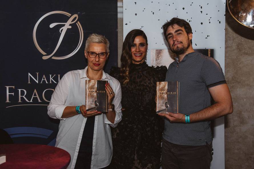 Spisateljica Marijana Perinić predstavila roman 'Raskrižje': Dinamična priča o današnjici...