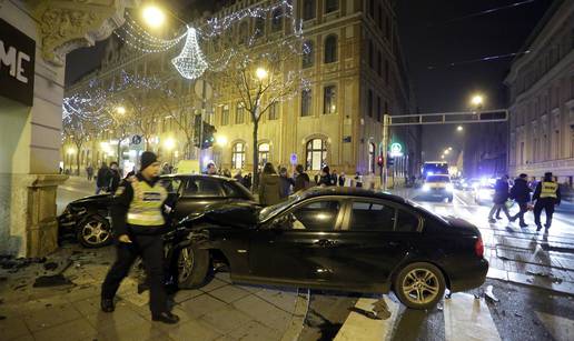 Završili u izlogu: U centru Zagreba sudarila se tri auta