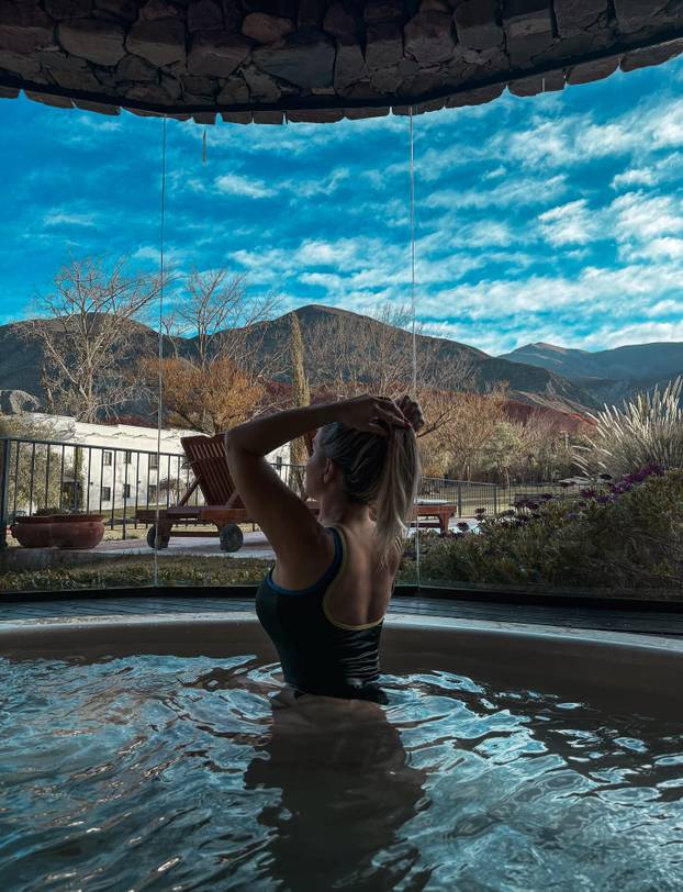 FOTO Godina nova, a Wanda po starom. Tange, bujni dekolte i novi partner: 'Prava ljubav...'