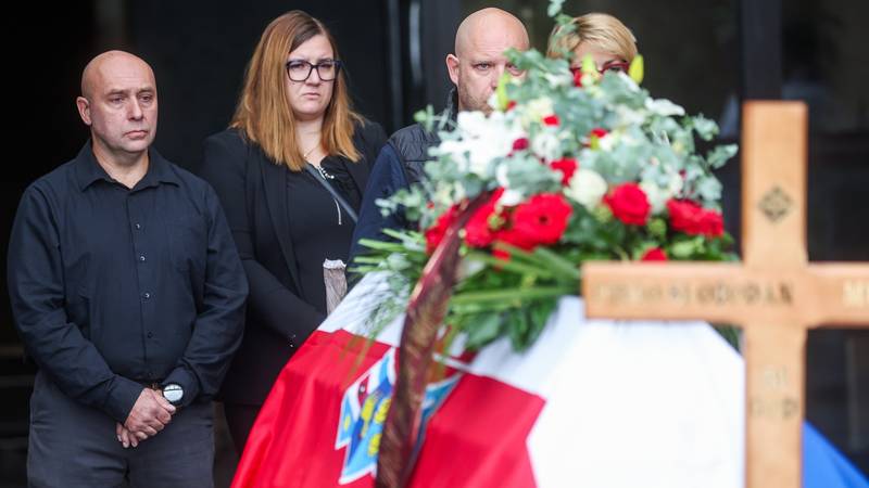 FOTO U Zagrebu se oprostili od branitelja kojem su identificirali posmrtne ostatke kod Vukovara