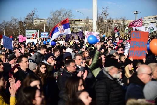 UŽIVO 100 dana od tragedije: Blokirali ceste na ulazu u Novi Sad i most Gazela u Beogradu