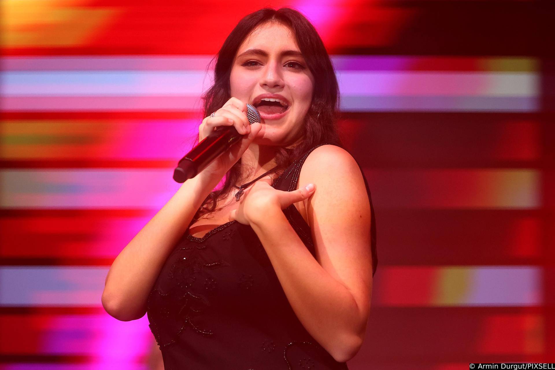 VIDEO Poslušajte kako Halida pjeva španjolska obožavateljica