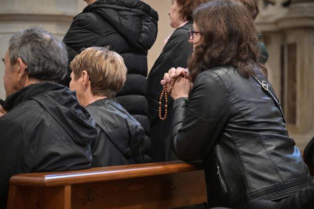 24sata Mnogobrojni hodo&ccaron;asnici pohodili su grad Assisi povodom obljetnice smrti Franje Asi&scaron;kog