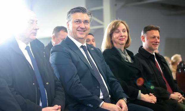 Zagreb: Brojni političari na uskrsnoj misu