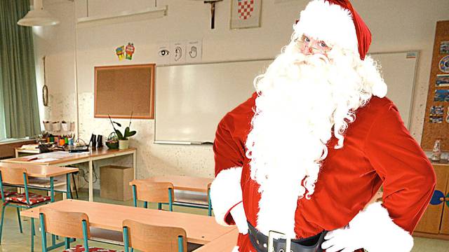 Roditelji bijesni: Zašto nam djeca pjevaju vjersku pjesmu protiv debelog Djeda Mraza?!