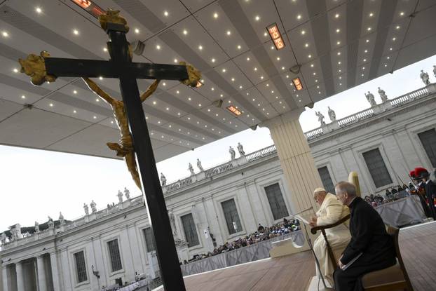ITALY - POPE FRANCIS DURING HIS WEEKLY GENERAL AUDIENCE SANT PETER'S SQUARE  AT THE VATICAN - 2023/4/5