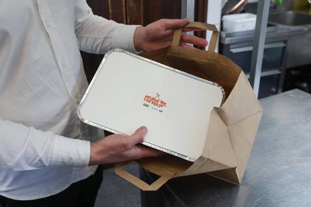 Pakiranje ostatak obroka za doma