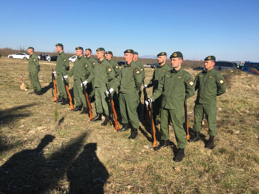 Tuga u Čistoj Velikoj: Pokopani okrutno ubijeni Marin i Silvana