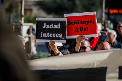 FOTO Novinari izašli na ulice u Zagrebu i Splitu zbog zakona: 'Plenki je malo nervozan...'