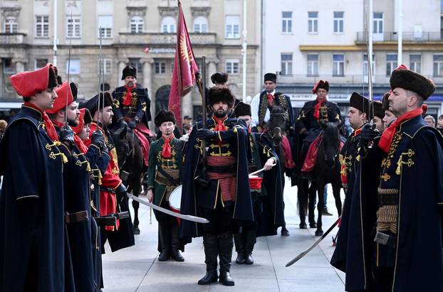 Zagreb: Svečana smjena straže Kravat pukovnije na Trgu bana Jelačića