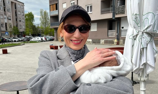 'Ma jel' to ona rodila?' Zvijezda 'Kumova' držala bebu kolegice iz serije, obožavatelji zbunjeni