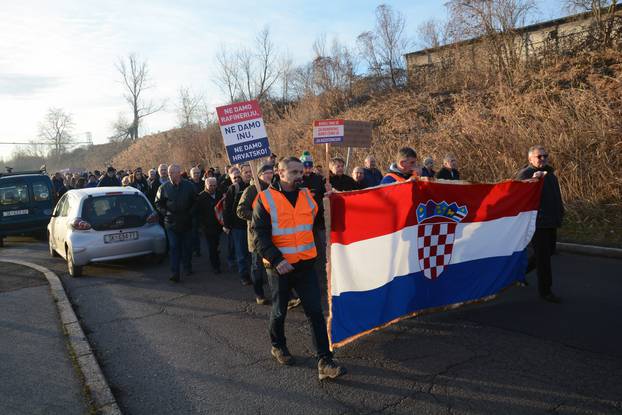 Radnici Rafinerije nafte Sisak prosvjeduju zbog zatvaranja tvrtke