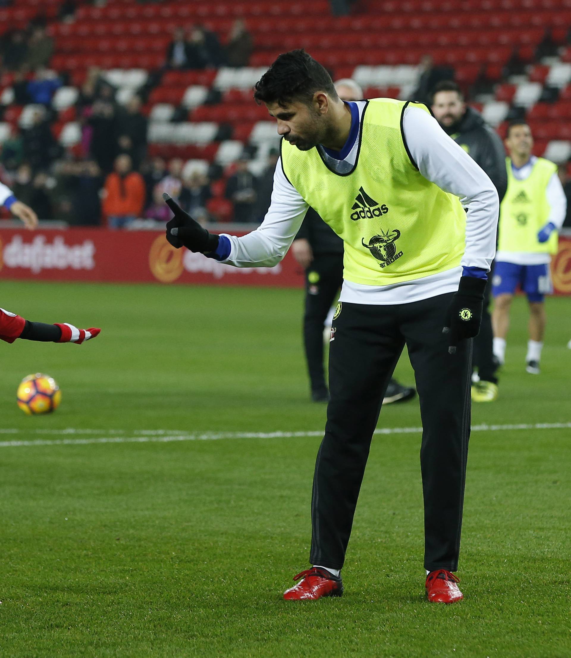 Chelsea's Diego Costa with Sunderland mascot Bradley Lowery before the game