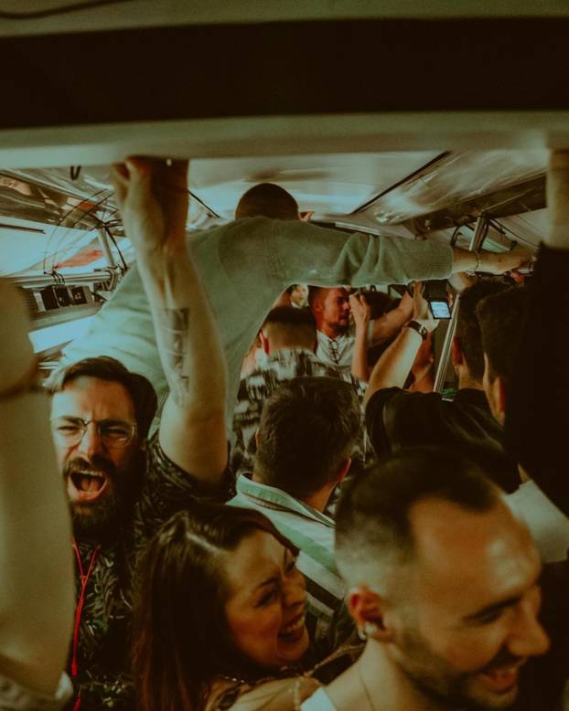 FOTO Ludilo na tračnicama! Ovaj party tramvaj u Zagrebu vozi vas direktno u ekstazu