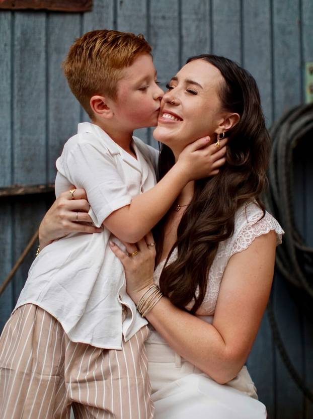 FOTO Sve više žena se udaje za gay muškarce zbog financijske i emocionalne podrške...