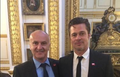 Ministar Matić i pomoćnik se 'fotkali' s B. Pittom u Londonu
