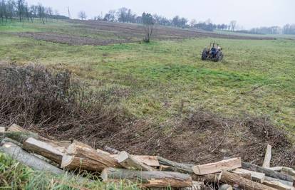 Bjelovar: Traktorist poginuo u prevrtanju prikolice pune drva