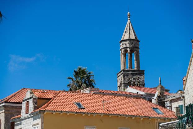 Sunčan dan na Hvaru 