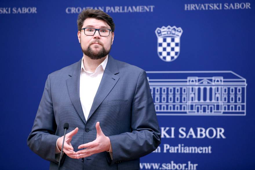 Grbin: Sramota je što Plenković nije otišao na Banovinu